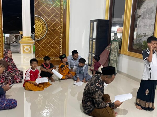 KKN MAMUSDA UNUGHA Cilacap Latih Anak-Anak Desa Boja Menjadi Muadzin di Masjid Al Huda 5
