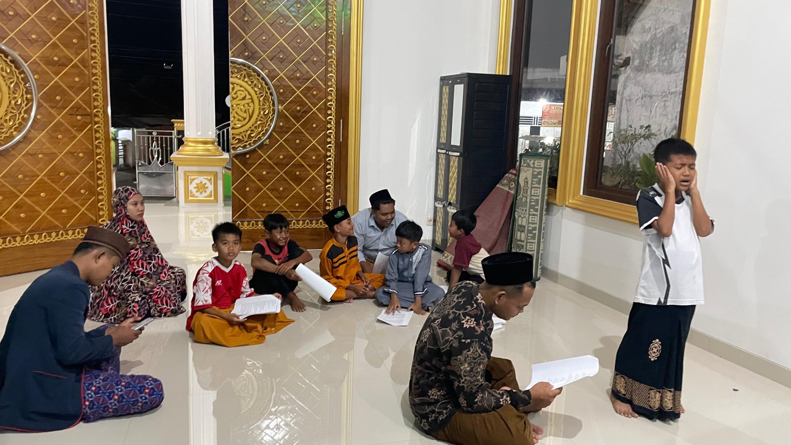 KKN MAMUSDA UNUGHA Cilacap Latih Anak-Anak Desa Boja Menjadi Muadzin di Masjid Al Huda 5
